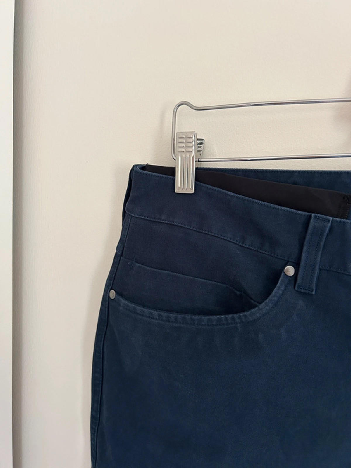 Lululemon Mens ABC Crop Trousers Relaxed *Utilitech True Navy